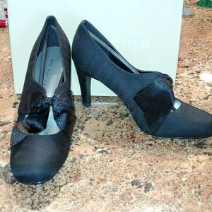 BRAND NEW, NEVER WORN Ann Marino Heels - Black